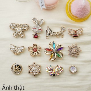 Bộ 12 Sticker, Charm 3D chủ đề Hoa lấp lánh nhựa cứng gắn Dép Sục, Cá sấu JB-453 Mita