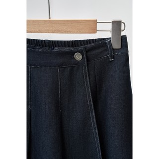 Quần Shorts Giả Váy LAMER Xếp Ly Lệch Chất Bò Lụa Giả Jean Mềm Mại V64S26Q001