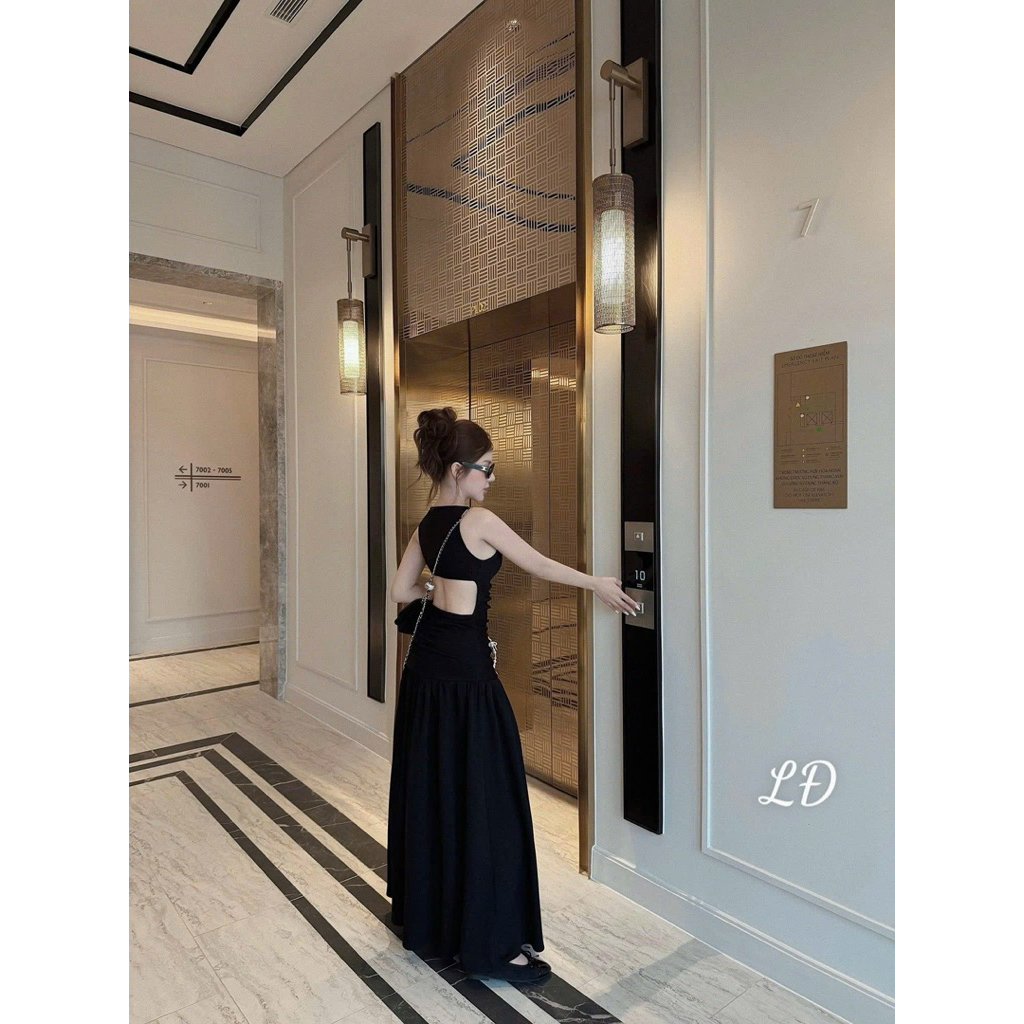 Váy 2s xoắn hở sau lưng diện xinh lém ạ  2 màu : đen, xanh SM