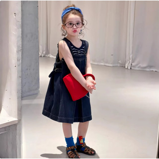 [B&G] Sét váy yếm jean kèm áo cotton thun sát nách cá tính cho bé gái từ 10-45kg(2-12 tuổi)