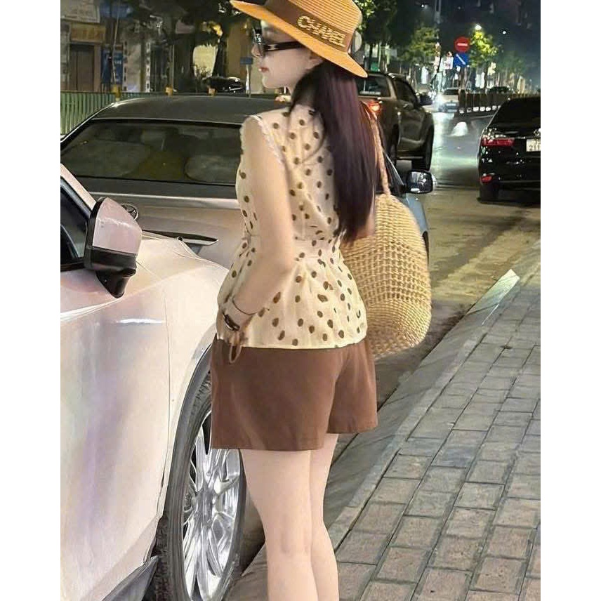 Set áo chấm bi phối nơ + quần short nâu vintage thanh lịch