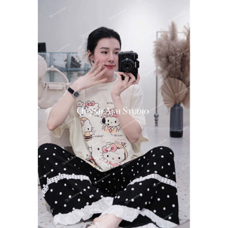 Set hình kitty phối quần chấm bi bèo