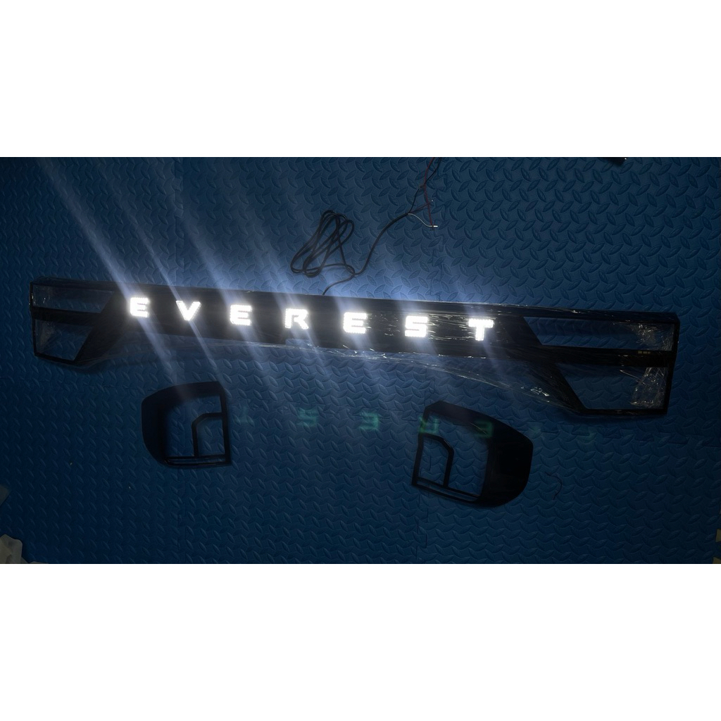 Led Cốp Ford Everest 2023 - 2025 Ốp Zin