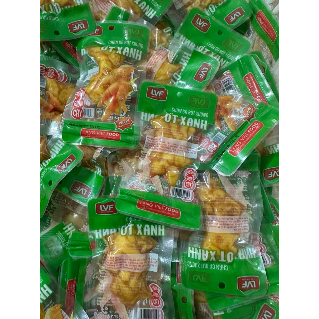 COM 30 chân gà rút xương ớt xanh ngon giòn cay 22 gam trên 1 bịch (Túi Trong Màu Xanh)