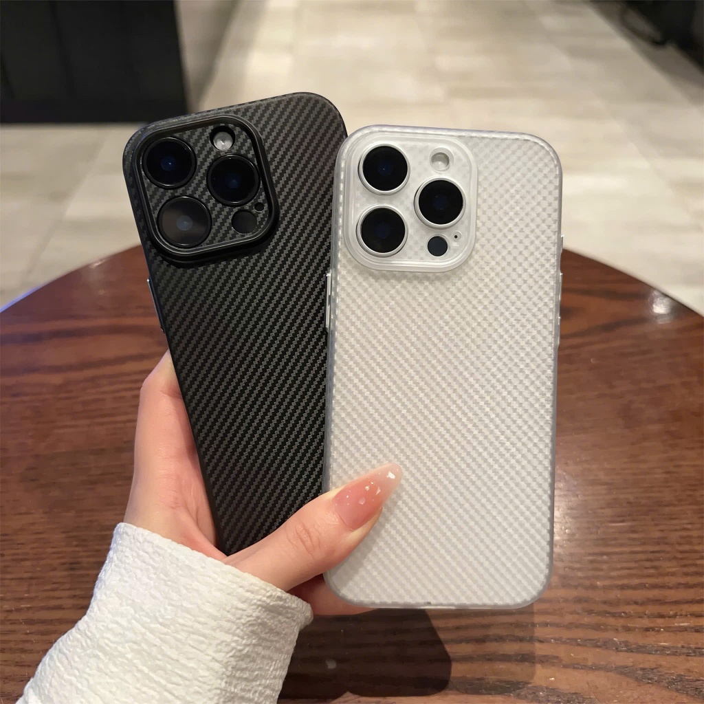 (U2) Ốp điện thoại họa tiết vân carbon siêu mỏng chống ố bảo vệ camera dành cho iPhone 17 16 15 14 13 12 Pro Promax Plus