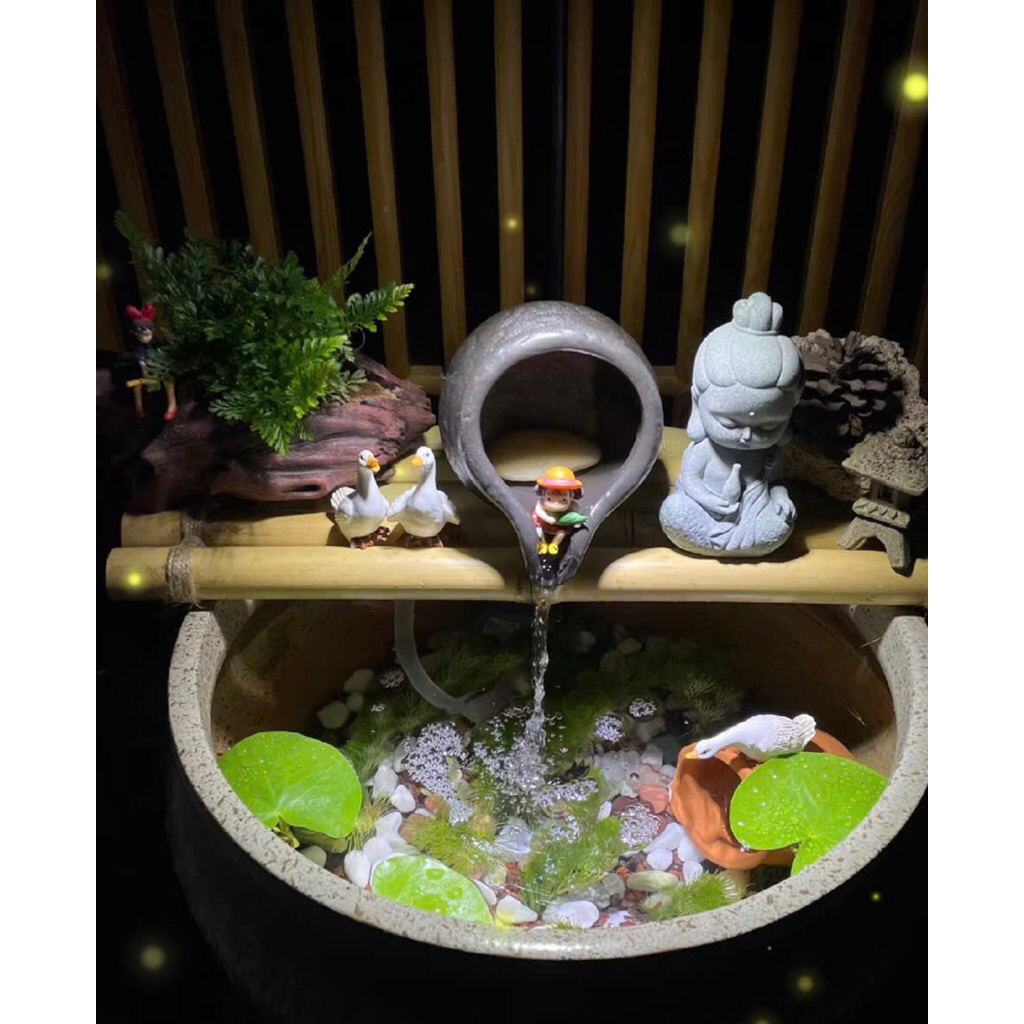 Tượng Quan Âm Mini được làm từ đá sa thạch cao cấp. Sản phẩm lý tưởng để trưng bày trên bàn,trong tiểu cảnh terrarium.