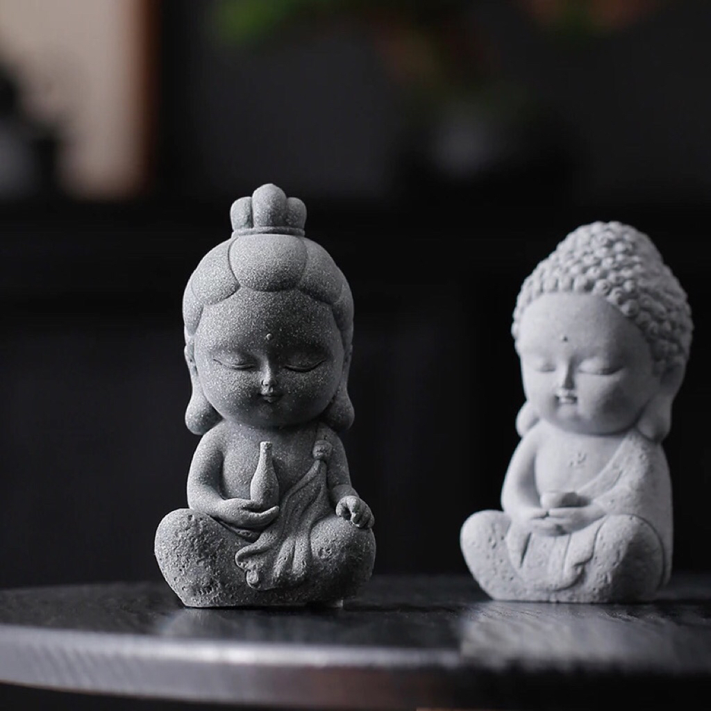 Tượng Quan Âm Mini được làm từ đá sa thạch cao cấp. Sản phẩm lý tưởng để trưng bày trên bàn,trong tiểu cảnh terrarium.