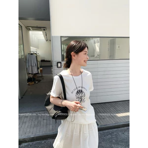TRIANGLE - Scallop T-shirt (Cân nhắc kỹ, return is not welcomed) Áo thun in hình style Hàn Quốc, chất vải đẹp, dễ mix đồ