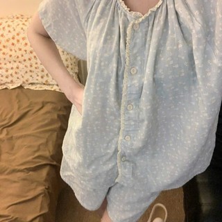 Set bộ mặc nhà nữ mùa hè JOIE TRENDY họa tiết hoa nhí, Bộ ngủ cộc tay quần đùi viền ren cài cúc form giấu bụng