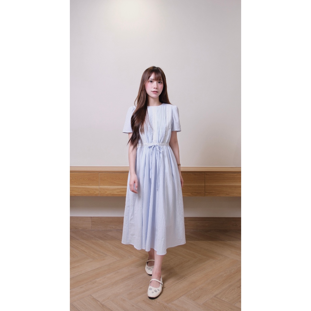 Đầm maxi Chililuu váy maxi dáng dài phối ren cổ tròn phong cách tiểu thư sang chảnh.
