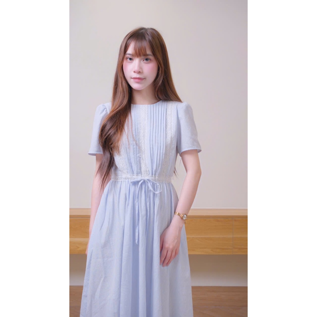 Đầm maxi Chililuu váy maxi dáng dài phối ren cổ tròn phong cách tiểu thư sang chảnh.