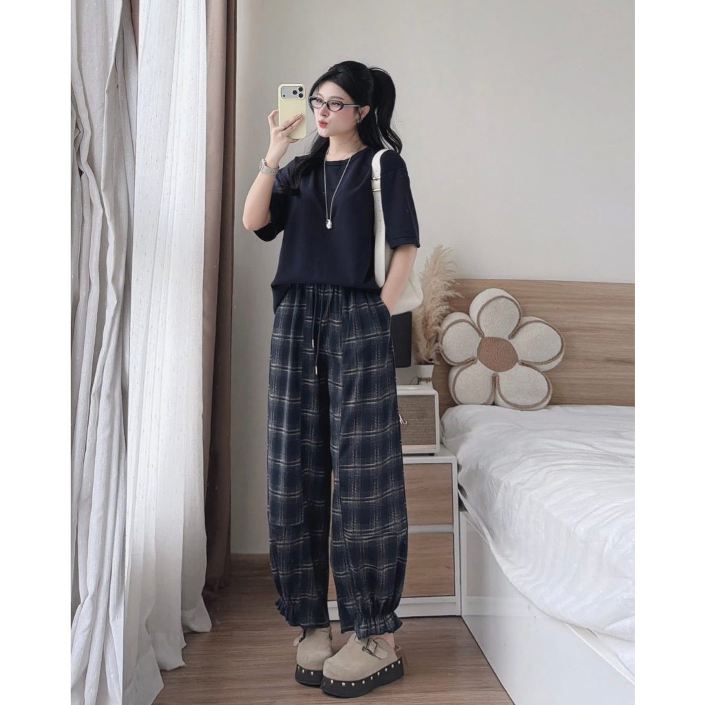 Set Bộ Nữ HCOM26879 Áo Thun Form Rộng Mix Quần Kẻ Caro Ống Rộng Bo Gấu Cá Tính Phong Cách Hàn Quốc DONNA