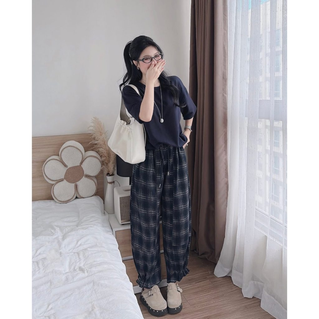 Set Bộ Nữ HCOM26879 Áo Thun Form Rộng Mix Quần Kẻ Caro Ống Rộng Bo Gấu Cá Tính Phong Cách Hàn Quốc DONNA