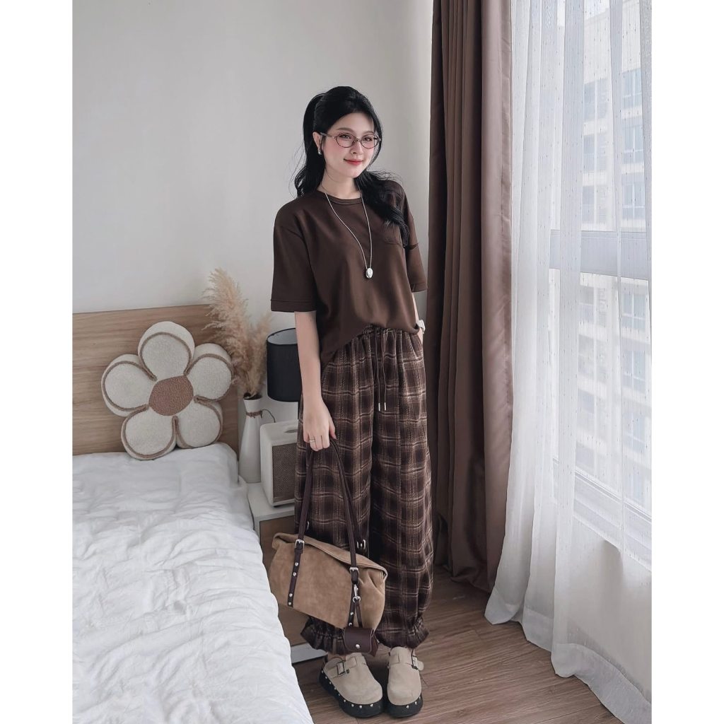 Set Bộ Nữ HCOM26879 Áo Thun Form Rộng Mix Quần Kẻ Caro Ống Rộng Bo Gấu Cá Tính Phong Cách Hàn Quốc DONNA