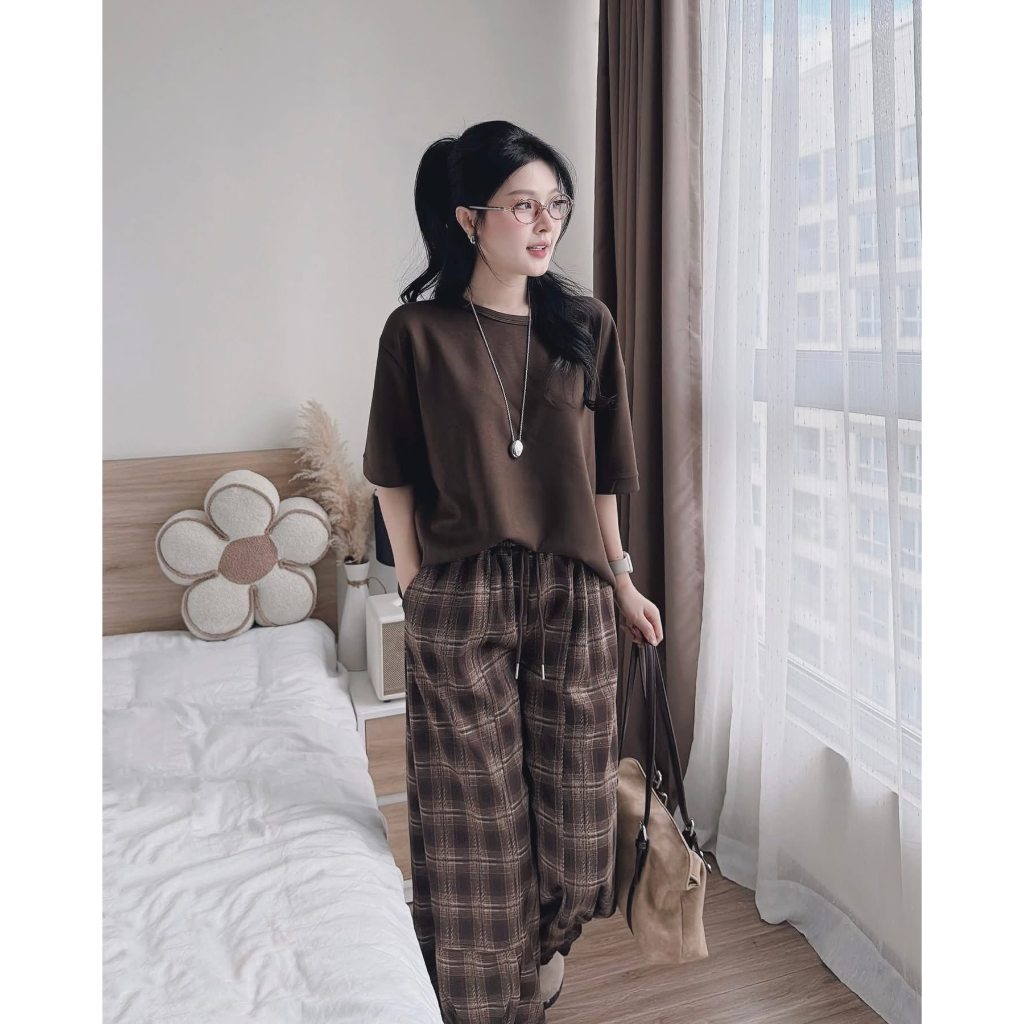 Set Bộ Nữ HCOM26879 Áo Thun Form Rộng Mix Quần Kẻ Caro Ống Rộng Bo Gấu Cá Tính Phong Cách Hàn Quốc DONNA
