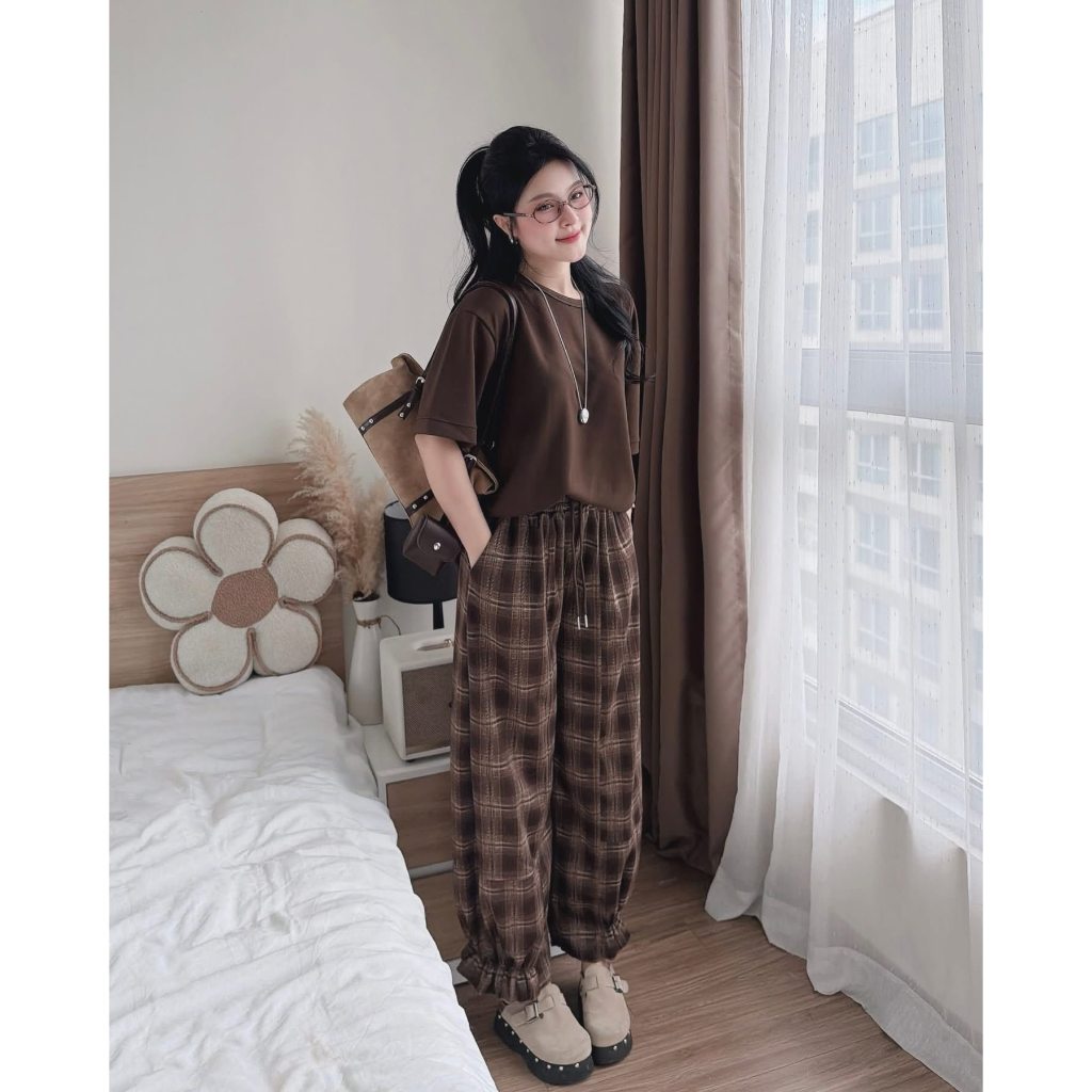 Set Bộ Nữ HCOM26879 Áo Thun Form Rộng Mix Quần Kẻ Caro Ống Rộng Bo Gấu Cá Tính Phong Cách Hàn Quốc DONNA