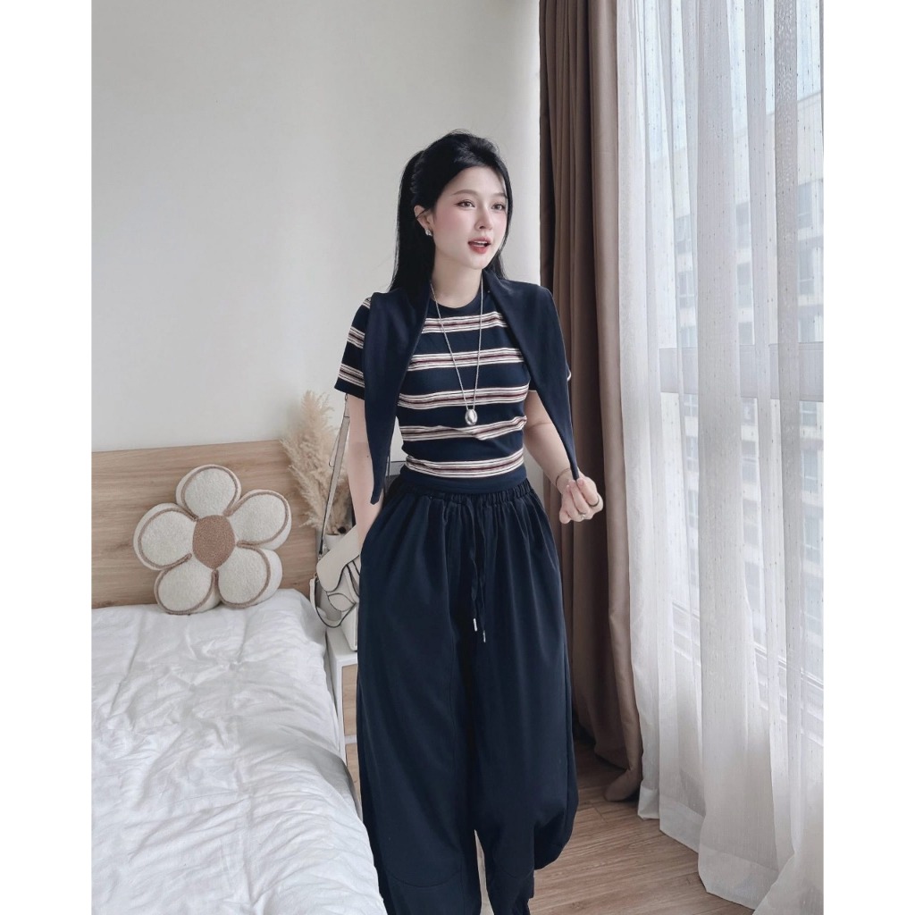 Set Đồ Nữ HCOM26704 Áo Phông Kẻ Sọc Kèm Khăn Mix Quần Suông Bo Ống Phong Cách Hàn Quốc Năng Động DONNA
