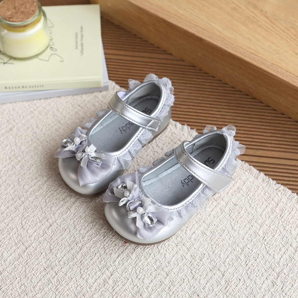 Mẫu giày Mary Jane mới dành cho bé gái của Bella, đôi giày loafer thoải mái và dễ phối đồ,