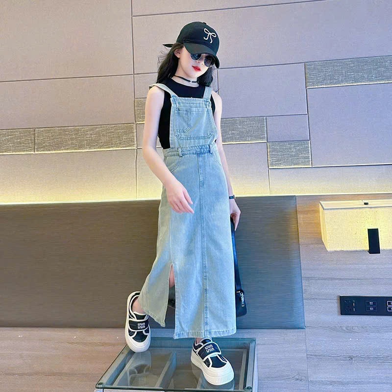 Yếm jean dài bé gái phong cách cá tính yếm jean form suông cho mẹ và bé diện đi chơi chụp ảnh
