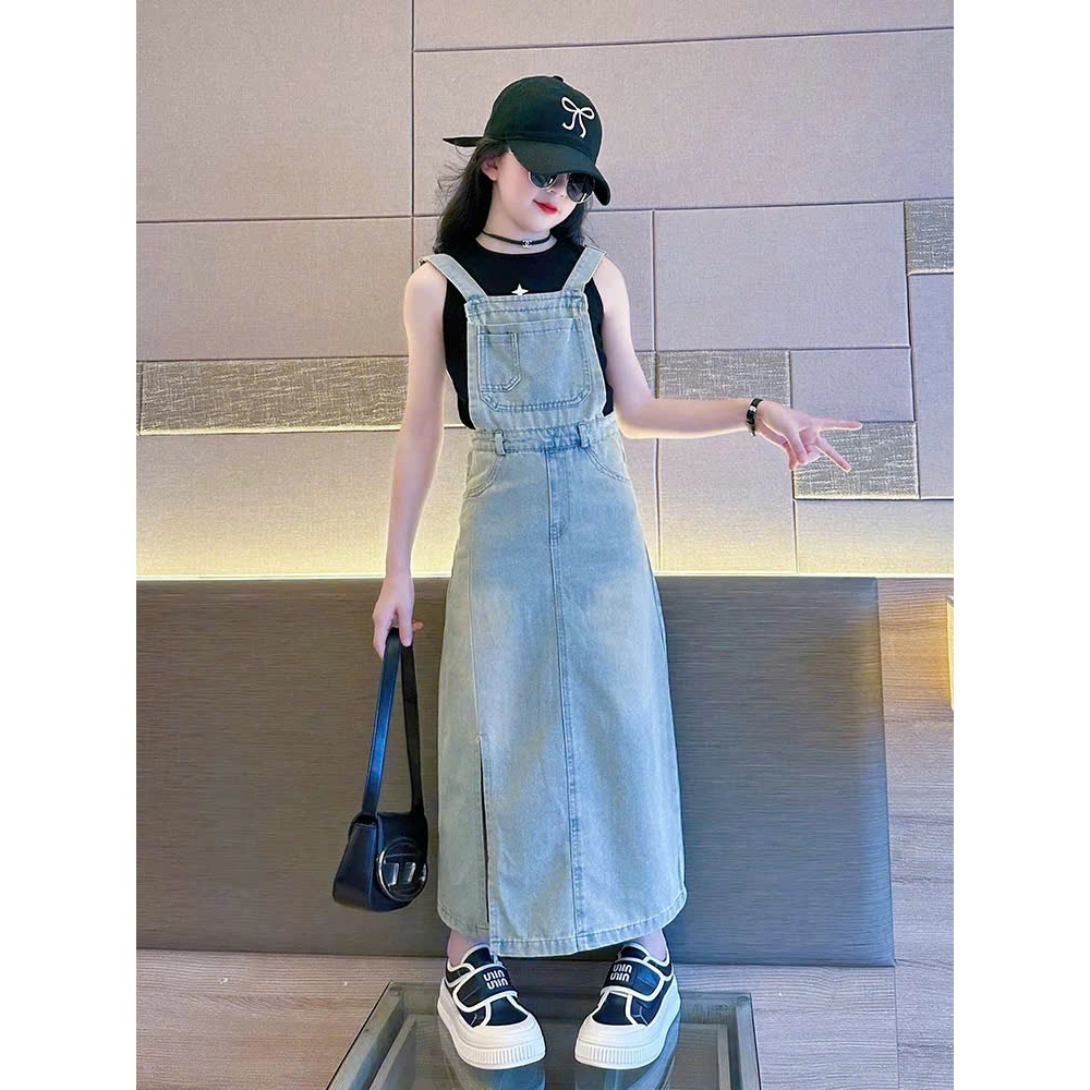Yếm jean dài bé gái phong cách cá tính yếm jean form suông cho mẹ và bé diện đi chơi chụp ảnh