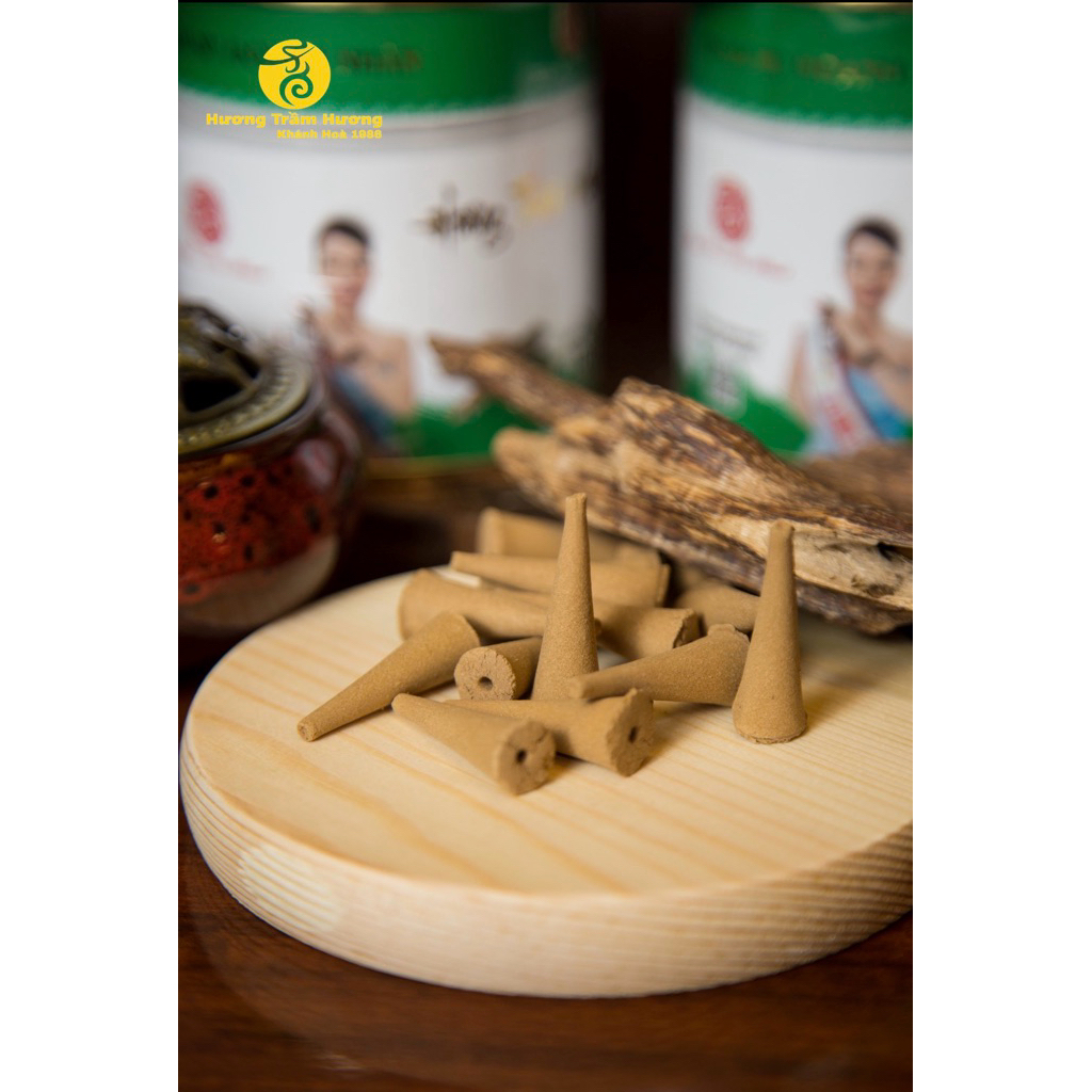 Trầm Nụ CHIÊU TÀI – Hộp 120–125 Nụ (Tặng Lư Sứ)