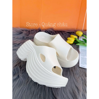 Dép sục nữ đế bánh mì cao 8cm quai ngang êm chân chống trơn hack dáng dép nữ đi chơi đi biển dạo phố hot trend 2026