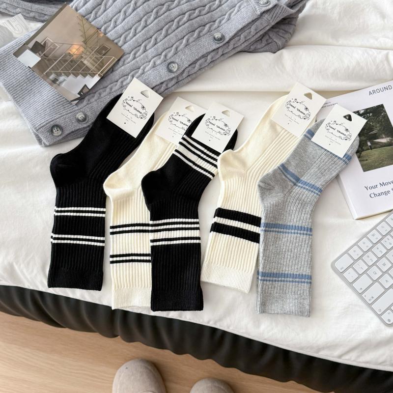 Vớ Tất Unisex cổ cao kẻ ngang xám đen phong cách thể thao, năng động.