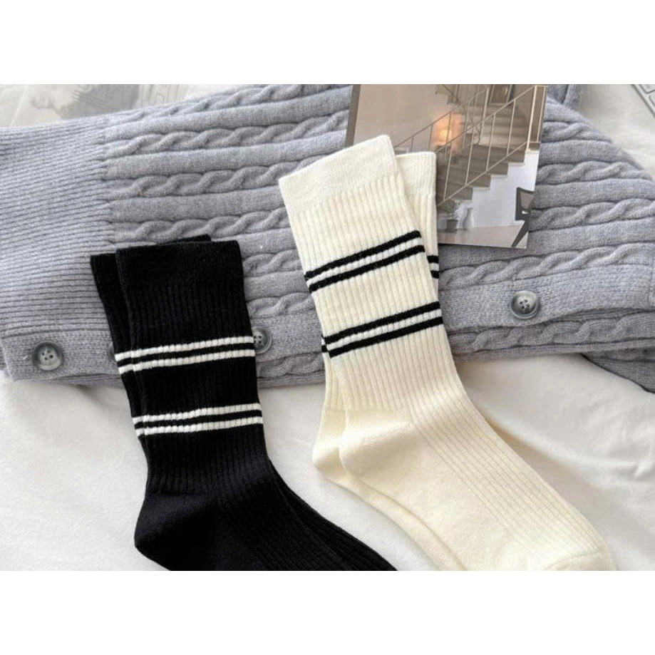 Vớ Tất Unisex cổ cao kẻ ngang xám đen phong cách thể thao, năng động.