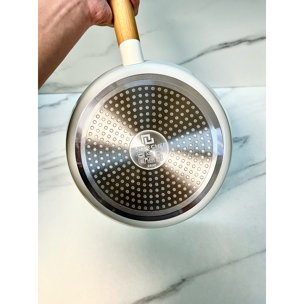 Chảo chiên chống dính Ceramic trắng Super Chef (24cm) - Công nghệ Nhật Bản Cerami-Tech, Tay cầm gỗ, Dùng mọi loại bếp