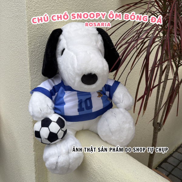 Gấu bông Snoopy ôm bóng đá cao cấp – Thú nhồi bông dễ thương, nhiều mẫu áo đội tuyển làm quà tặng