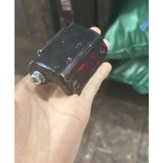 Bản lề, bas trước yên xe Airblade, SCR - hàng phụ kiện thay thế