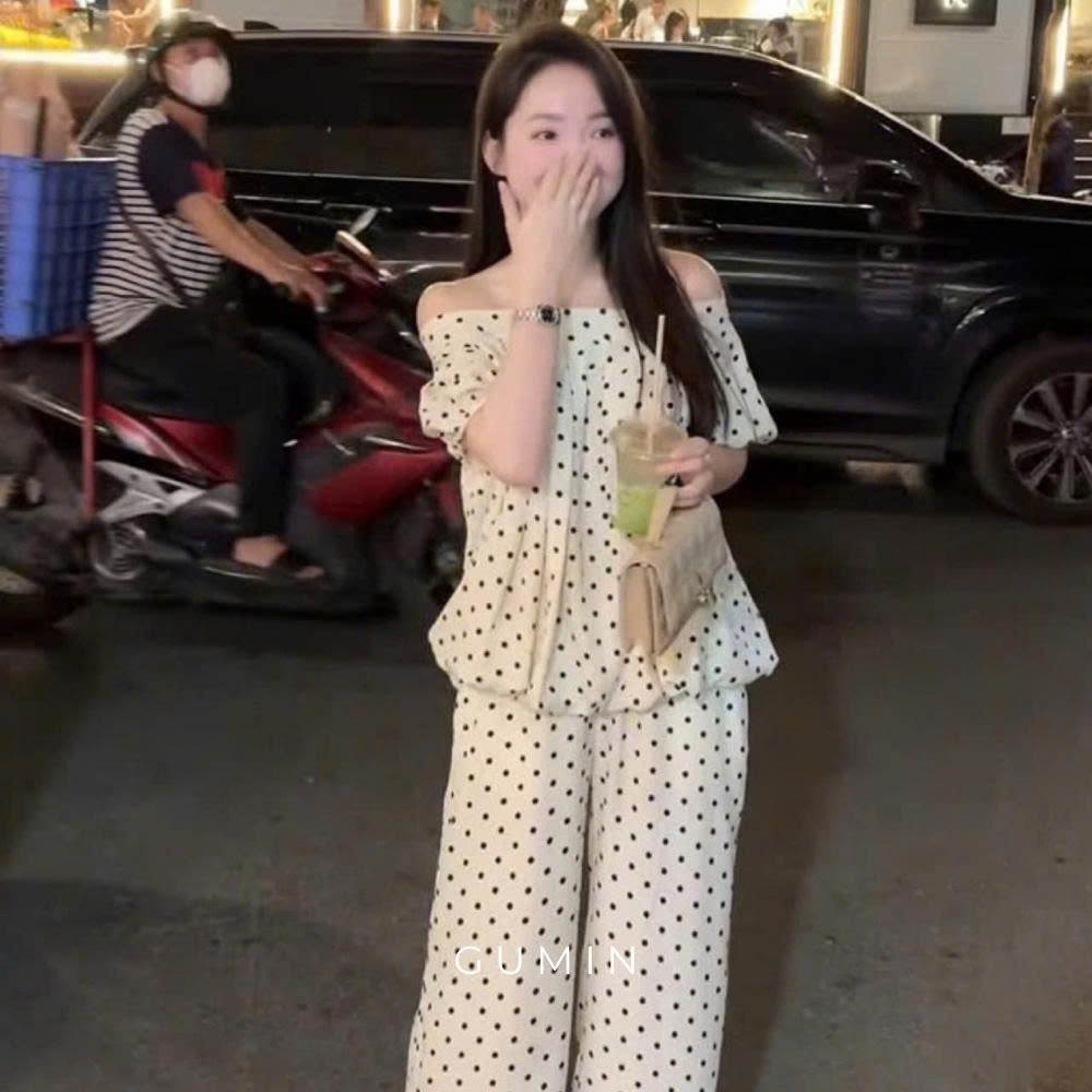 Set bộ trễ vai chấm bi GUMIN thiết kế áo trễ vai bồng bí kèm quần ống suông sang chảnh, set bộ nữ tiểu thư thanh lịch