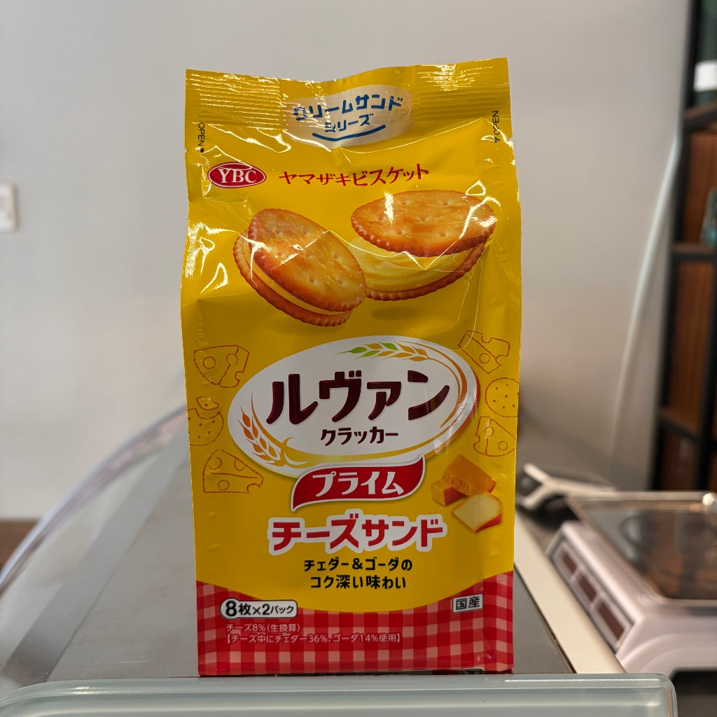 Bánh Quy Nhân Kem Phô Mai Cheddar YBC 129.6g Nhật Bản JAPAUS GOURMET