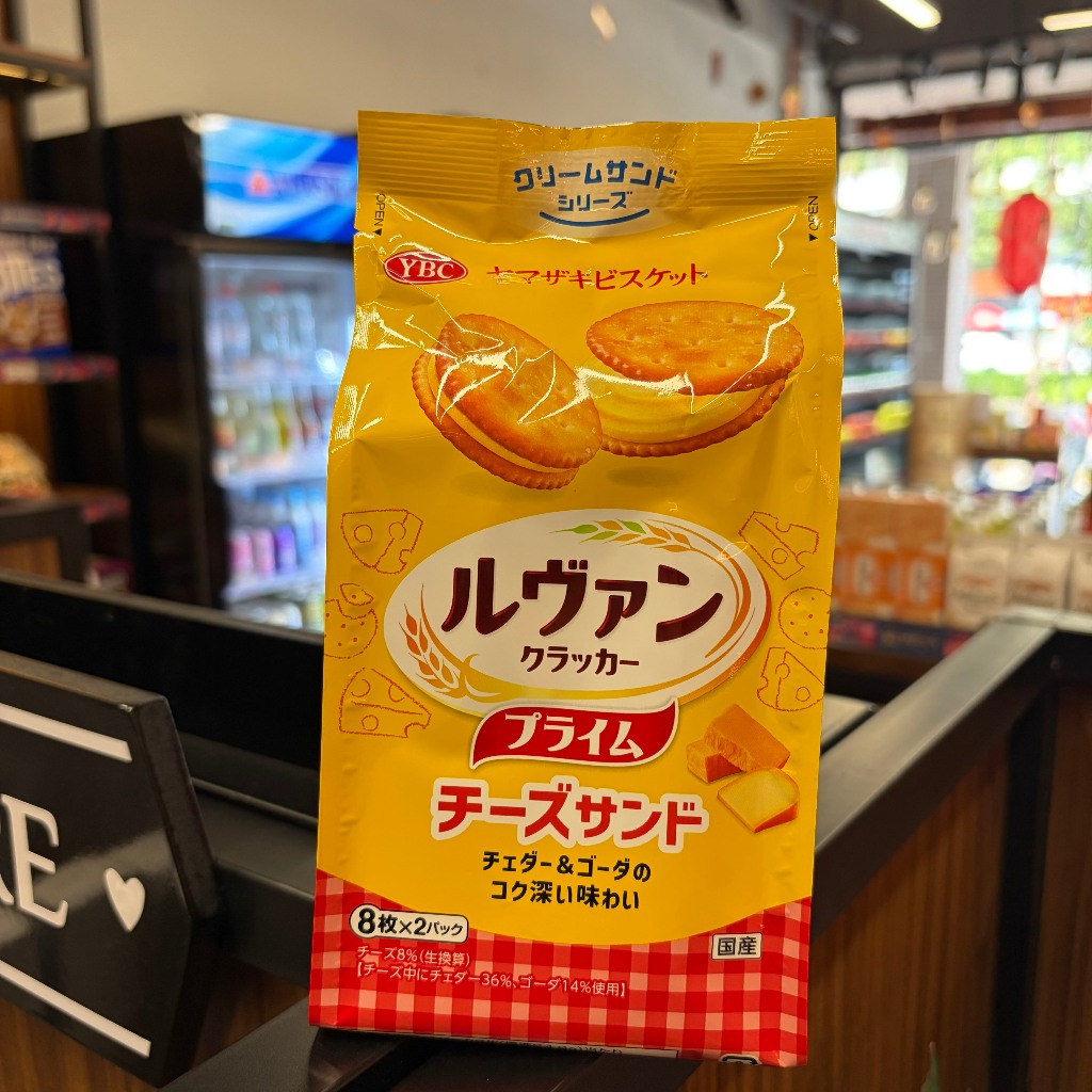 Bánh Quy Nhân Kem Phô Mai Cheddar YBC 129.6g Nhật Bản JAPAUS GOURMET