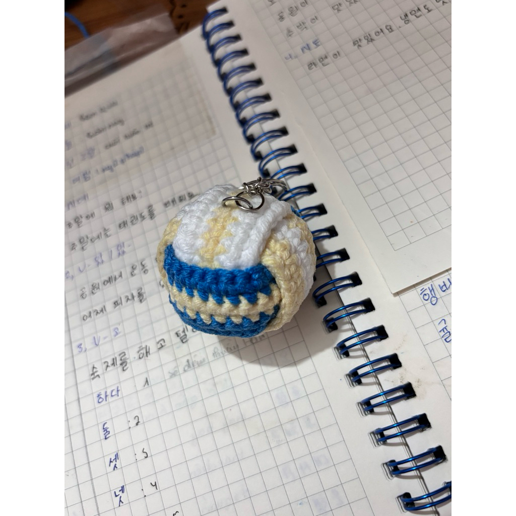 Móc Khoá Len Hình bóng rổ, bóng chuyền, bóng đá Mini Siêu Dễ Thương, Móc Khoá bóng Len Handmade Làm Quà Tặng | tlac.DIY