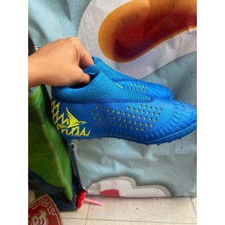 giày đá bóng lẻ size shop em xả kho ạ