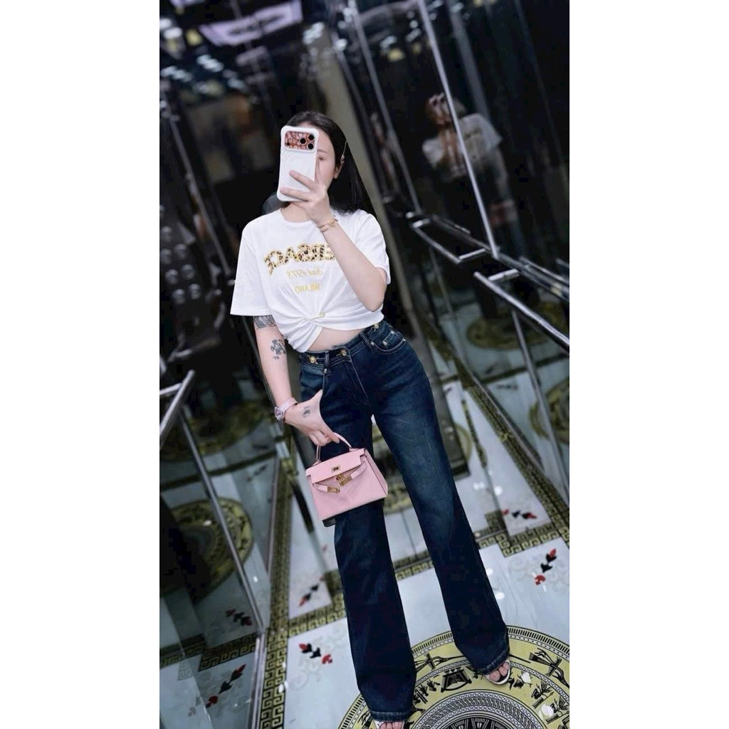 set áo croptop và quần jean Versace trắng xanh