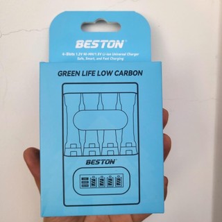 Box sạc thông minh tự ngắt Beston M9501 có 4 khe sạc được cả Ni-MH 1.2V và Li-ion 1.5V chuẩn AA/AAA
