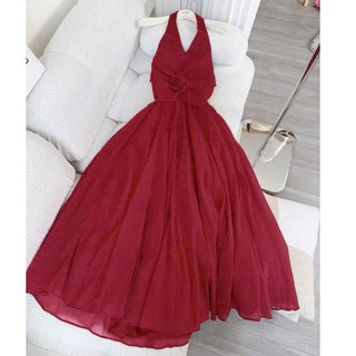 Đầm maxi tiểu thư sang trọng thiết kế cổ yếm xẻ ngực sâu thời trang gợi cảm đính hoa ở eo chất tơ mịn màng
