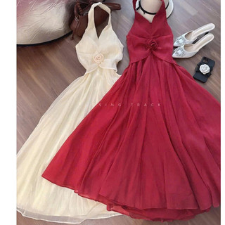 Đầm maxi tiểu thư sang trọng thiết kế cổ yếm xẻ ngực sâu thời trang gợi cảm đính hoa ở eo chất tơ mịn màng