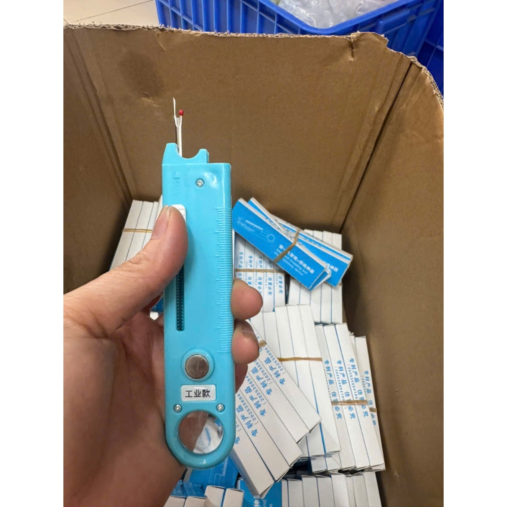 Dụng Cụ Xỏ Chỉ  và Rạch Khuy Tự Động Có Nam Châm, (Combo 2 trong 1) , Nhỏ Gọn, Tiện Lợi RẺ VÔ ĐỊCH