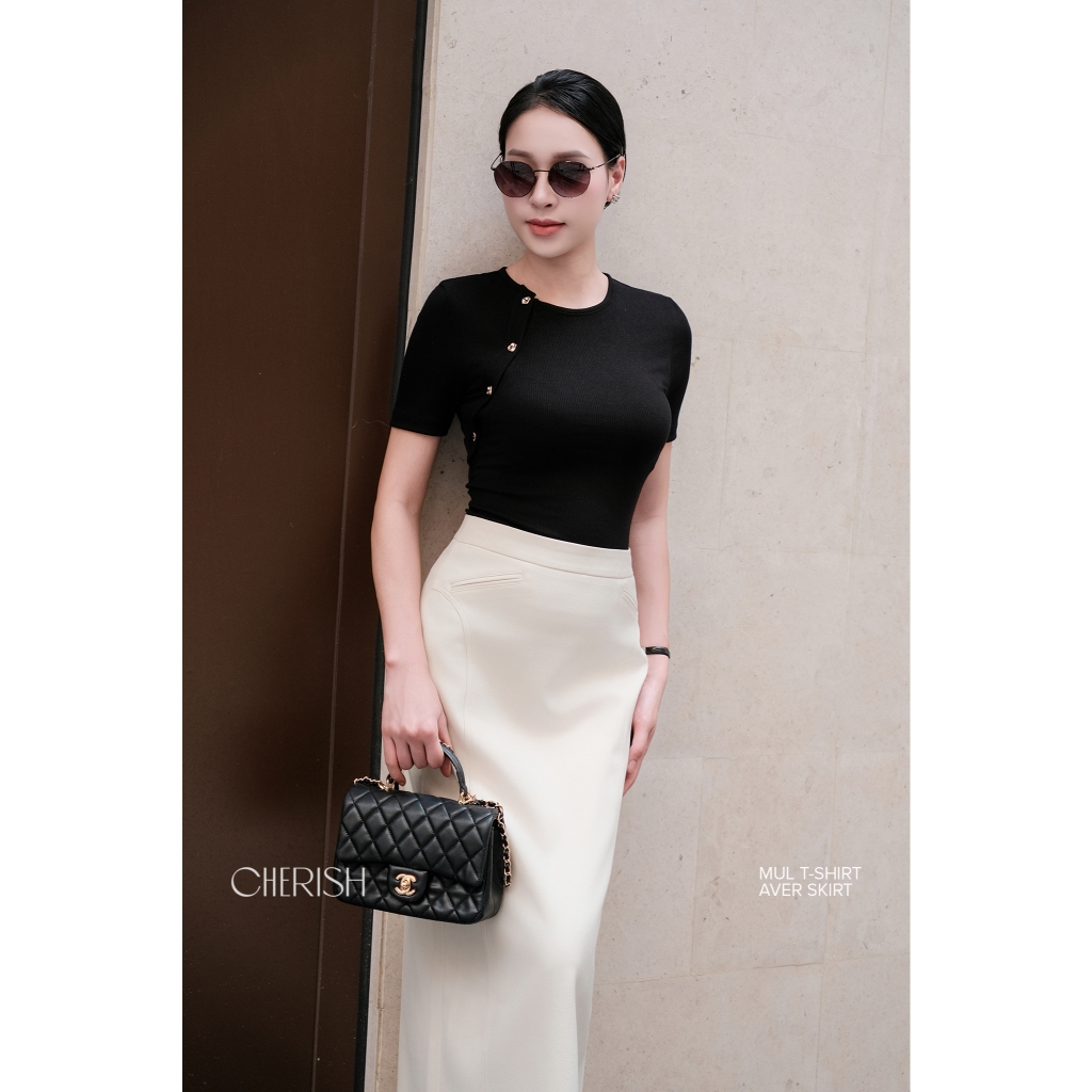 CHERISH – Áo Thun MUL Đính Cúc Kim Loại Lệch Vai, Áo Nữ Ôm Dáng Thanh Lịch Hiện Đại