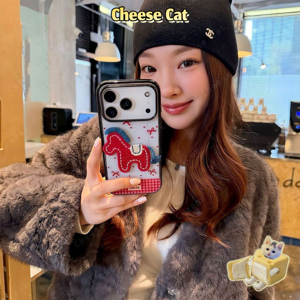 Vỏ điện thoại hình chú ngựa thêu phong cách mới năm mới cho iPhone 17 15 16 13 12 11 14 Pro Max Xs Max XR 7 Plus