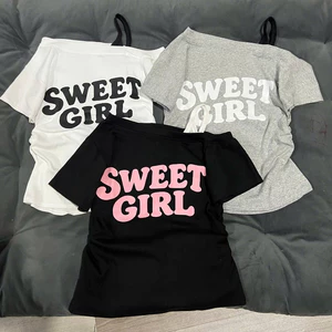 SWEEY GIRL Áo Thun Lệch Vào Chất Coton Tăm Mẫu Mới 2026 Hottrend Màu Trắng Xám Đen