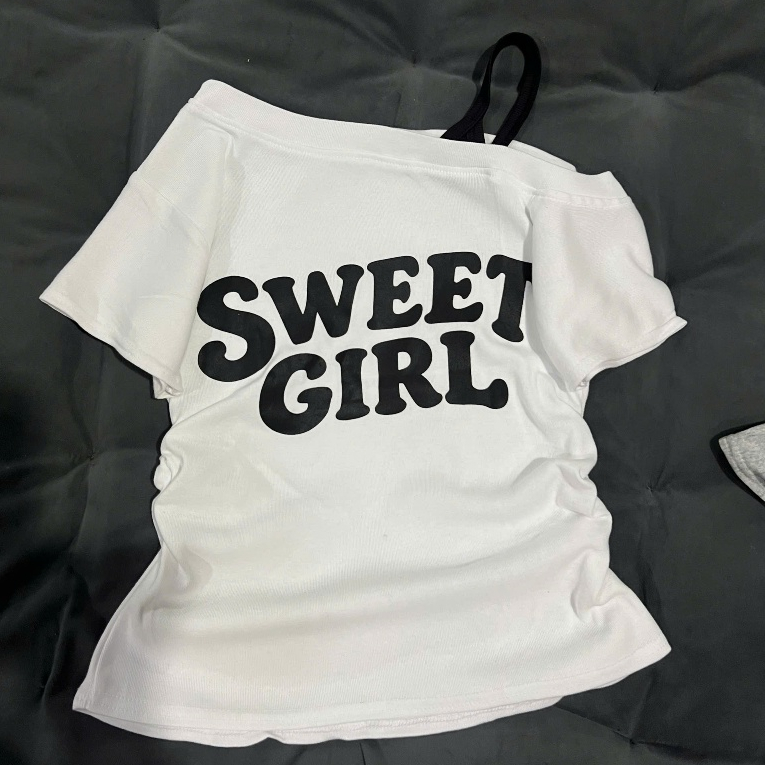 SWEEY GIRL Áo Thun Lệch Vào Chất Coton Tăm Mẫu Mới 2026 Hottrend Màu Trắng Xám Đen