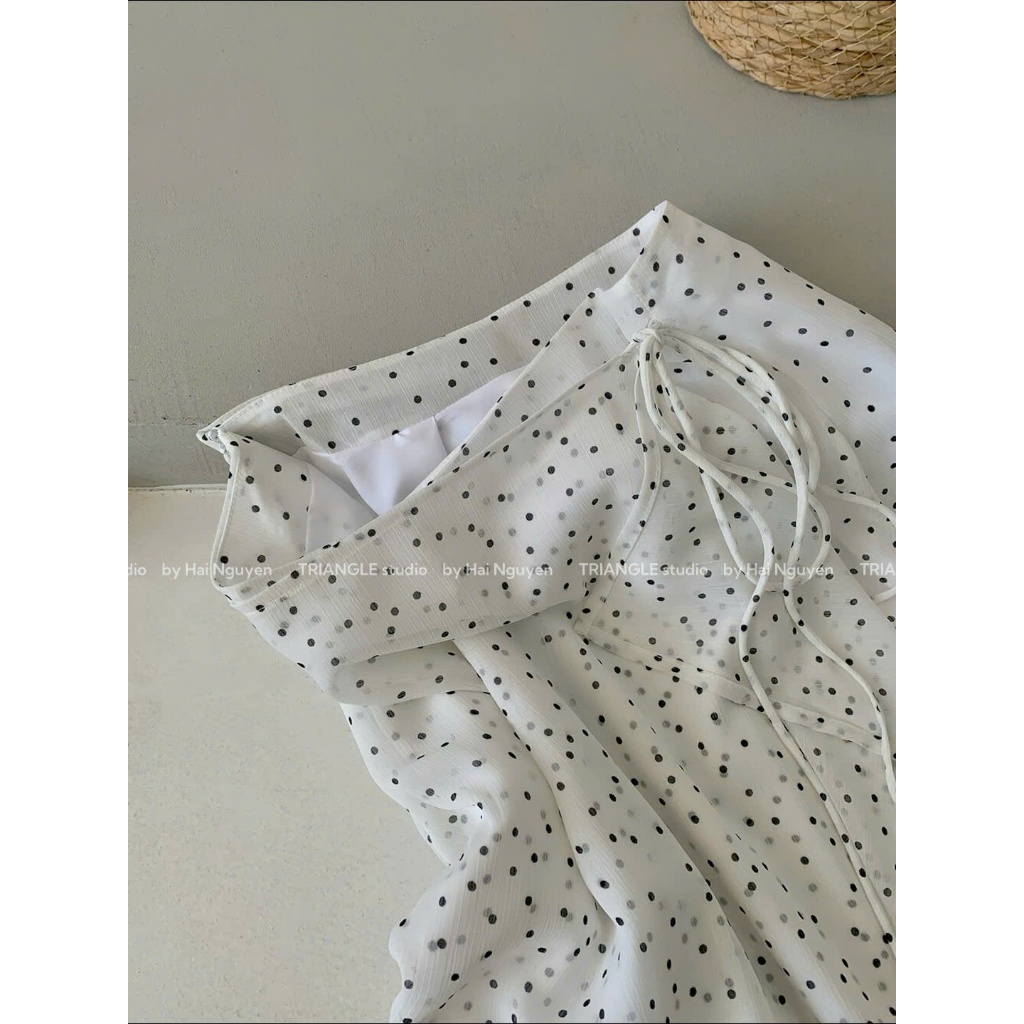 TRIANGLE -Sassy Skirts (Cân nhắc kỹ, return is not welcomed) Chân váy chấm bi dáng lửng vải tơ style Hàn Quốc dễ mặc