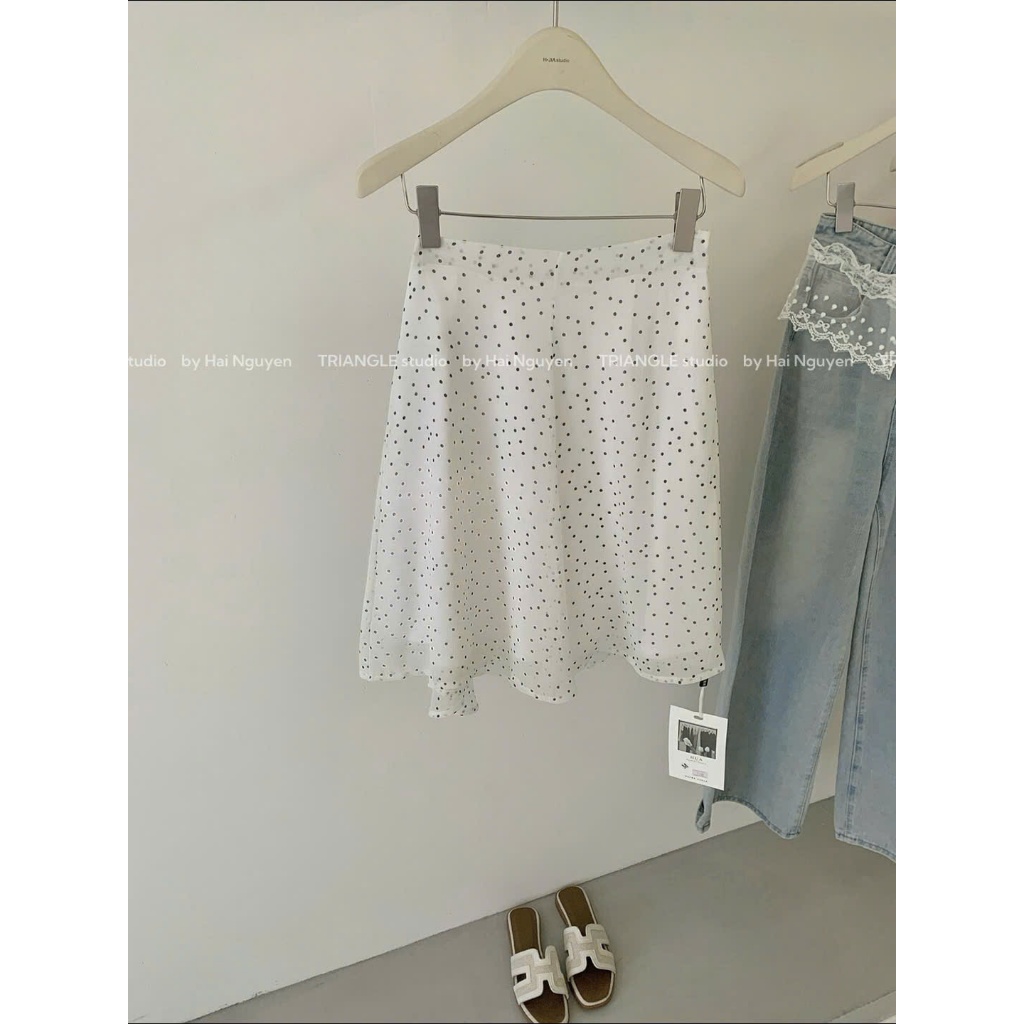 TRIANGLE -Sassy Skirts (Cân nhắc kỹ, return is not welcomed) Chân váy chấm bi dáng lửng vải tơ style Hàn Quốc dễ mặc