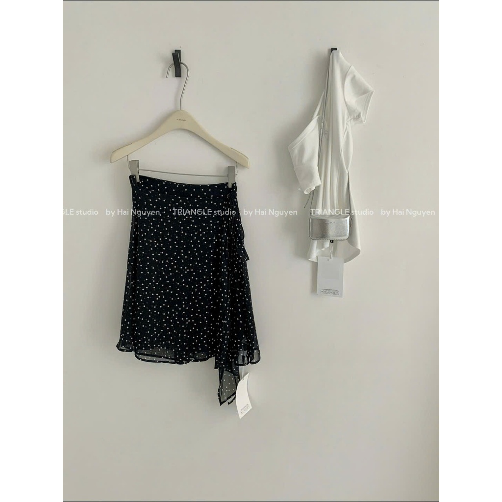 TRIANGLE -Sassy Skirts (Cân nhắc kỹ, return is not welcomed) Chân váy chấm bi dáng lửng vải tơ style Hàn Quốc dễ mặc