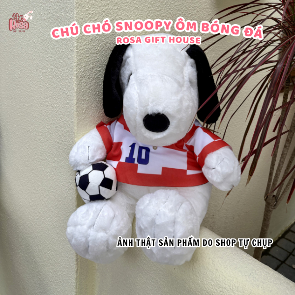 Gấu bông Snoopy ôm bóng đá mặc áo đội tuyển siêu mềm mịn – Quà tặng dễ thương cho bé & người yêu -  ROSA GIFT HOUSE