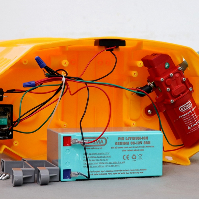 Bình Xịt Côn Trùng Con Ong Vàng Li20-2P 20L PlN Oshima - Chính Hãng Bảo Hành 12 Tháng